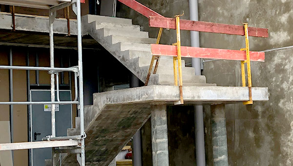 Bautagebuch  Die Treppe ist ausgeschaltet