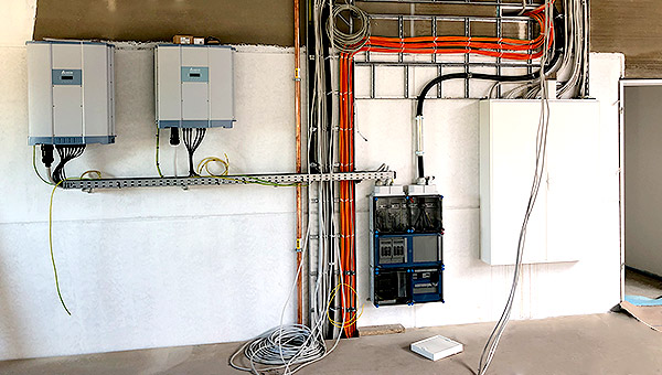 Bautagebuch  Die Solaranlage ist angeschlossen